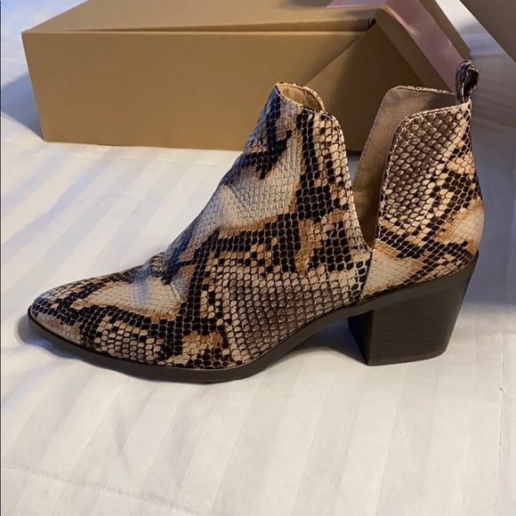 Journee collection snake skin bootie - Picture 1 of 4